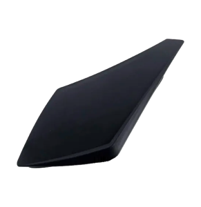 Крышка доступа в отсек двигателя Spark