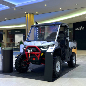 Мотовездеход Can-Am Traxter X MR HD10 Серебристо-черный с красным 2025 INT