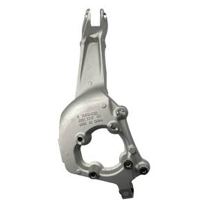 Кулак правый задний в сборе